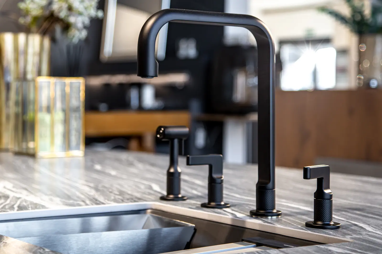 Kitchen Black Faucet Modern