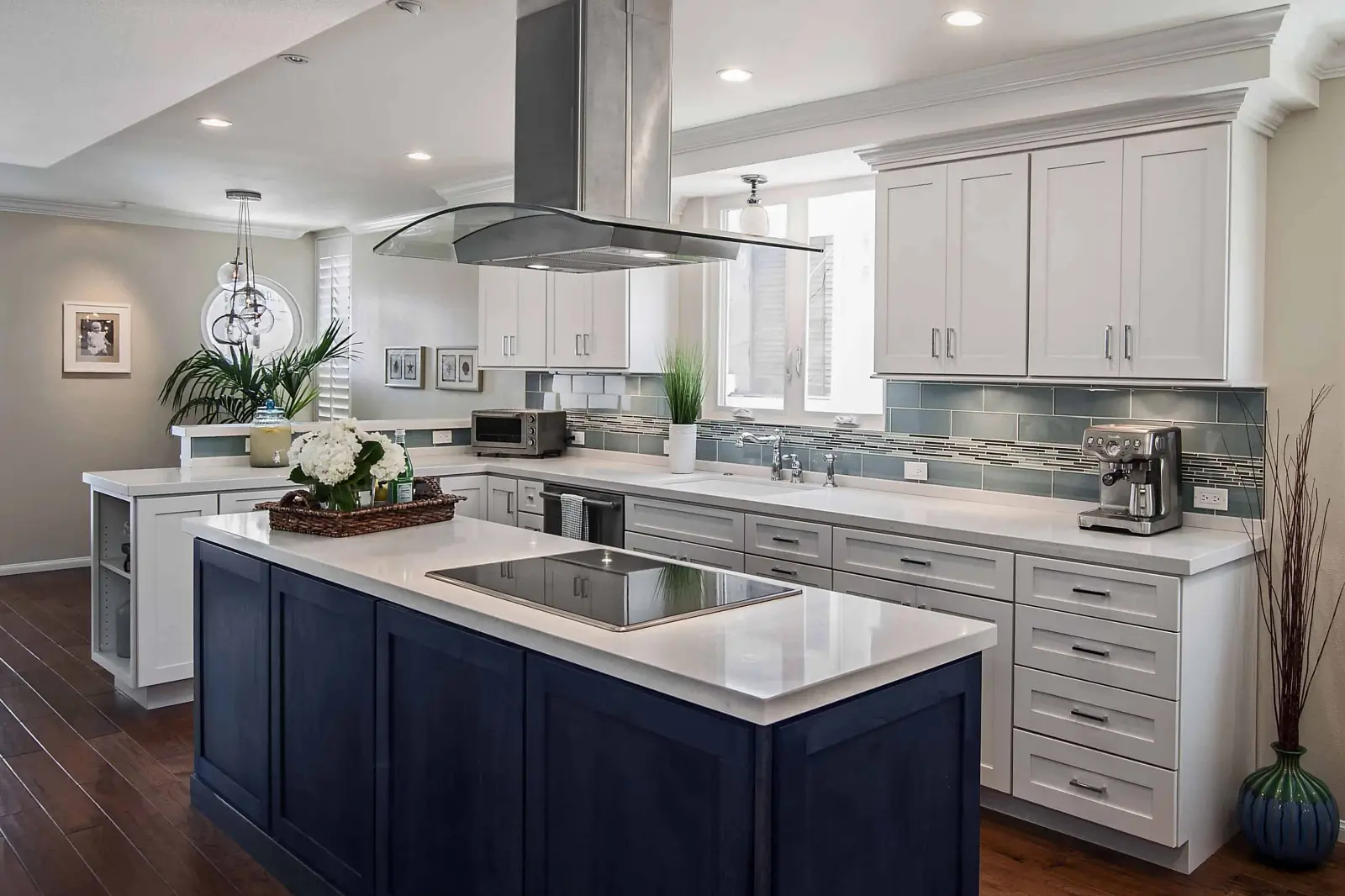 Islands Are the New Center of the Home